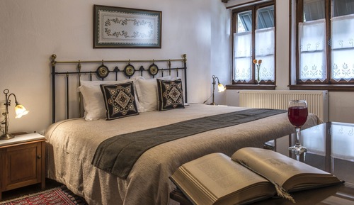 Deluxe Double Room, 1 Queen Bed, Non Smoking, Mountain View