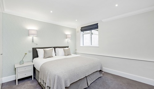 Deluxe One Bedroom Apartment 