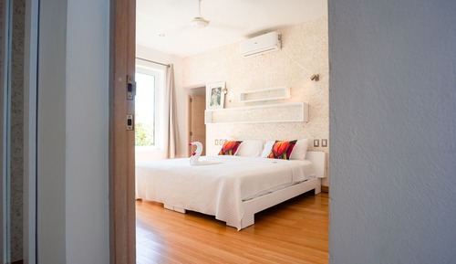 Dolce Vista: 4-Bedroom Villa with Pool