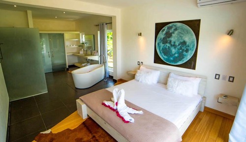Casa Sunset: 3-Bedroom Villa with Pool