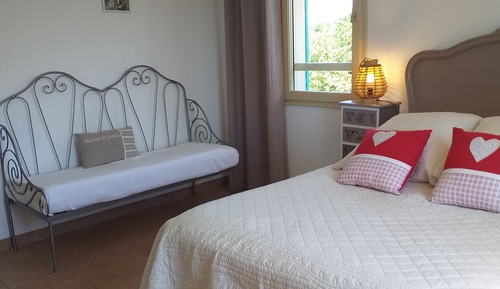 Comfort Room (Flory)