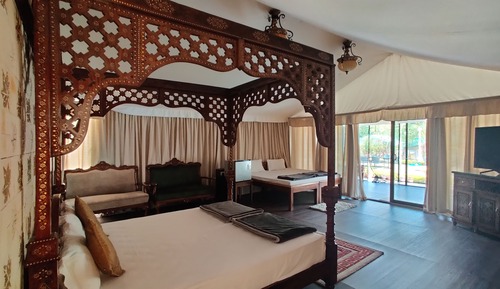 Grand Tent, 2 Bathrooms, Garden View