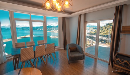 Suite, 3 Bedrooms