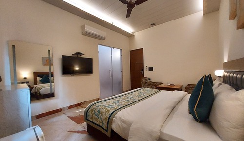 Deluxe Double or Twin Room