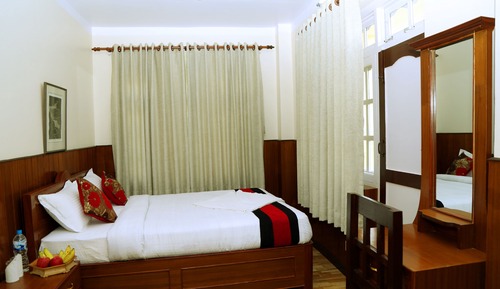 Deluxe Double Room, 1 Double Bed, Smoking, Mountain View