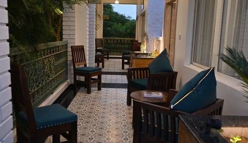 Premium Studio Suite, 1 King Bed, Garden View