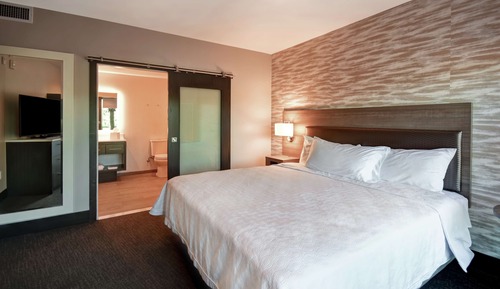Suite, 1 King Bed, Accessible (Hearing)