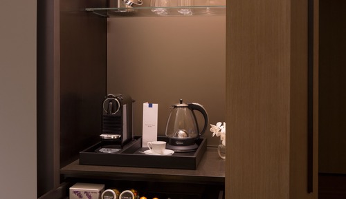 Deluxe Room, 1 King Bed, Accessible, Bathtub (Mobility & Hearing)