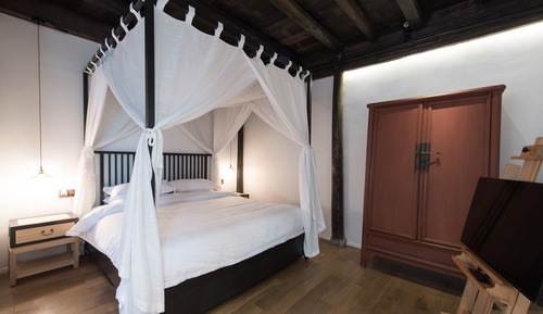 Deluxe Suite, Courtyard