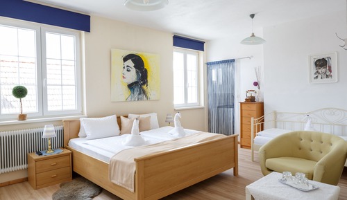 Classic Studio, Multiple Beds, Non Smoking, Courtyard View