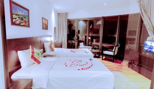 Suite, Ocean View and Mountain View