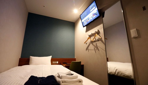 Deluxe Capsule Room, Men only