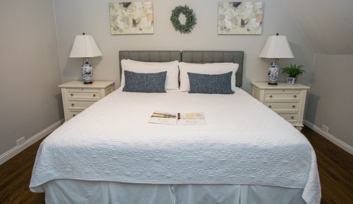 Luxury Suite, 1 King Bed, Pinot Noir Suite