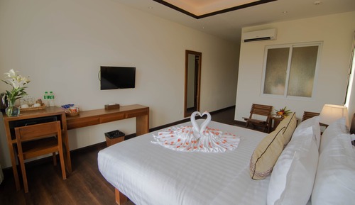 Deluxe Double or Twin Room, City View, Poolside