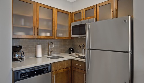Studio Suite, 1 King Bed, Kitchen