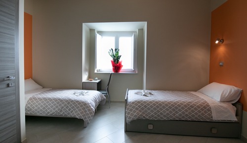 Twin Room (Arancione)