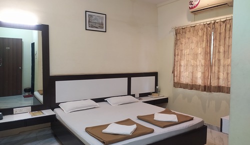 Deluxe Room AC