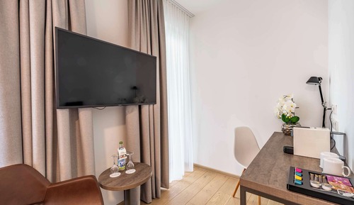 Comfort Room, 1 King Bed, Balcony