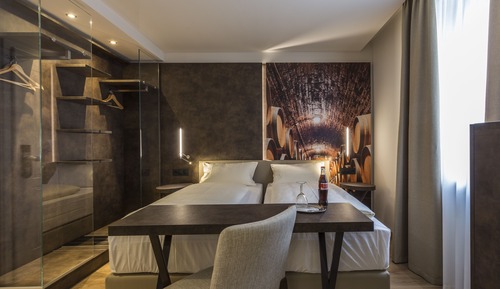 Deluxe Double Room, Accessible, Private Bathroom