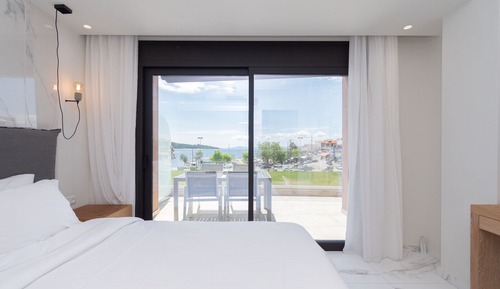 Suite, Sea View