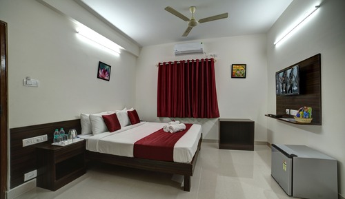 Standard Double Room, 1 King Bed, Smoking, City View