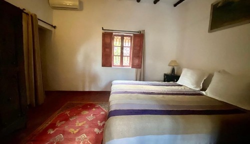 Suite, 1 Queen Bed (Cumin)
