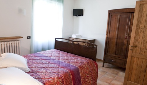 Triple Room (Camera 3)