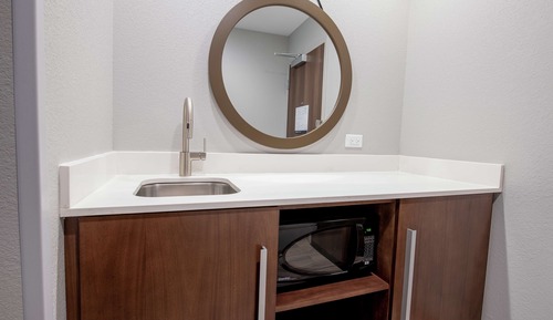 Suite, 1 King Bed, Accessible