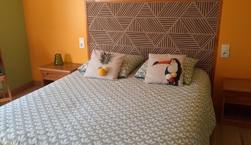 Room (Tropique)