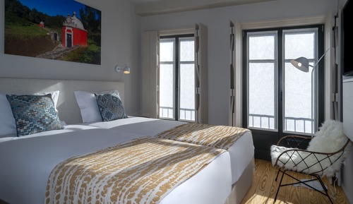 Double or Twin Room, City View (Varanda)