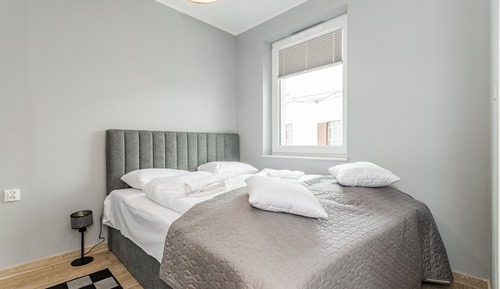 Apartment (324 J)