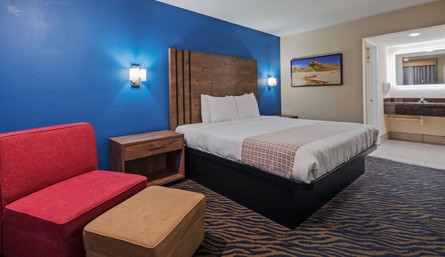 Standard Room, 1 King Bed, Accessible, Non Smoking