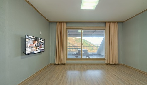 Family Room (20)