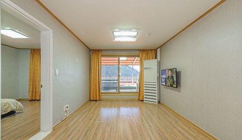Royal Room (30)