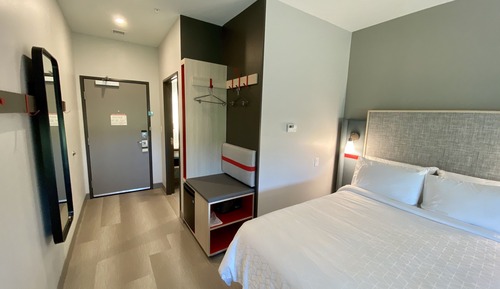 Standard Room, 1 King Bed, Accessible (Communications, Roll-In Shower)