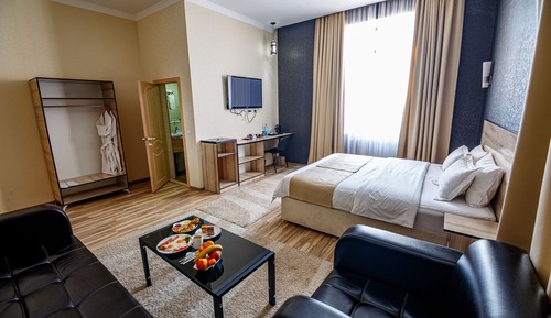 King Studio with Sofa Bed