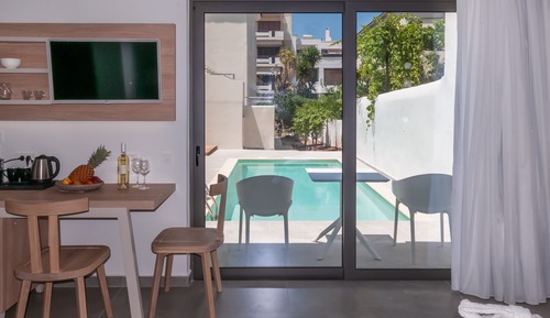 Junior Suite, Pool View