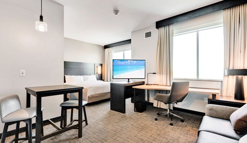 Studio, 1 King Bed, Bay View (Mobility Accessible, Tub)