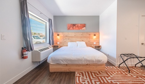 Signature Studio, 1 King Bed