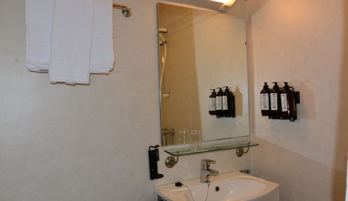 Single Room (Property only reachable by train)
