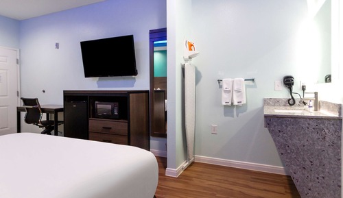 Room, 2 Queen Beds, Accessible, Non Smoking