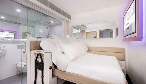 Premium Queen Cabin