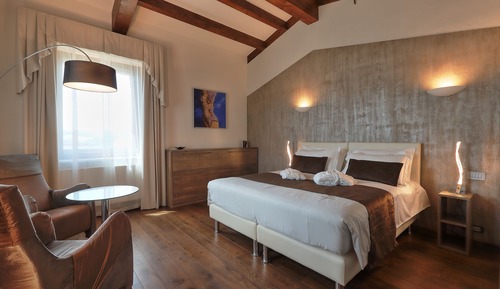 Luxury Suite, Multiple Beds, Non Smoking, Hill View