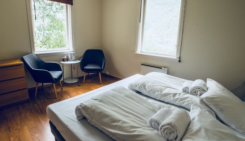 Economy Twin Room, Shared Bathroom