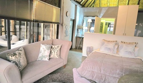 Honeymoon Suite