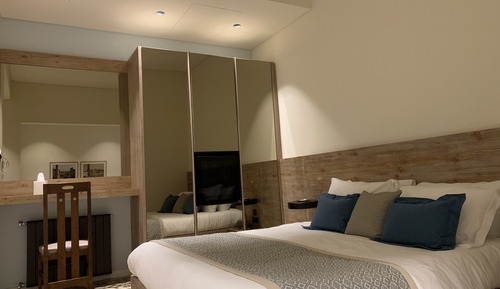 Suite, City View