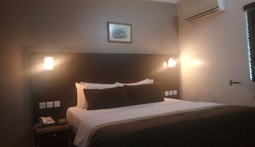 Junior Suite, 1 Queen Bed, Non Smoking, Pool View