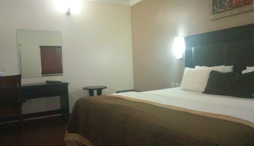 Executive Suite, 1 Queen Bed, Non Smoking, Pool View