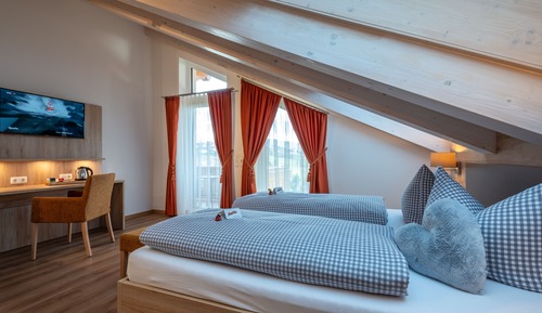 Superior Suite, 2 Bedrooms, Balcony, Mountain View
