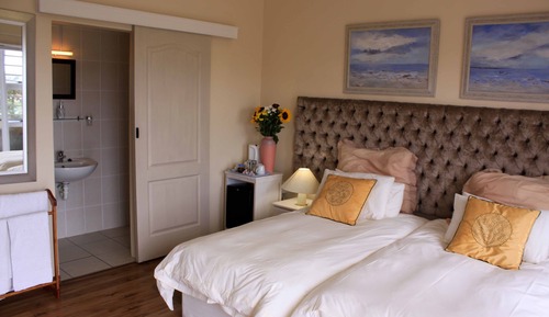 Luxury Twin Room (Room 2)